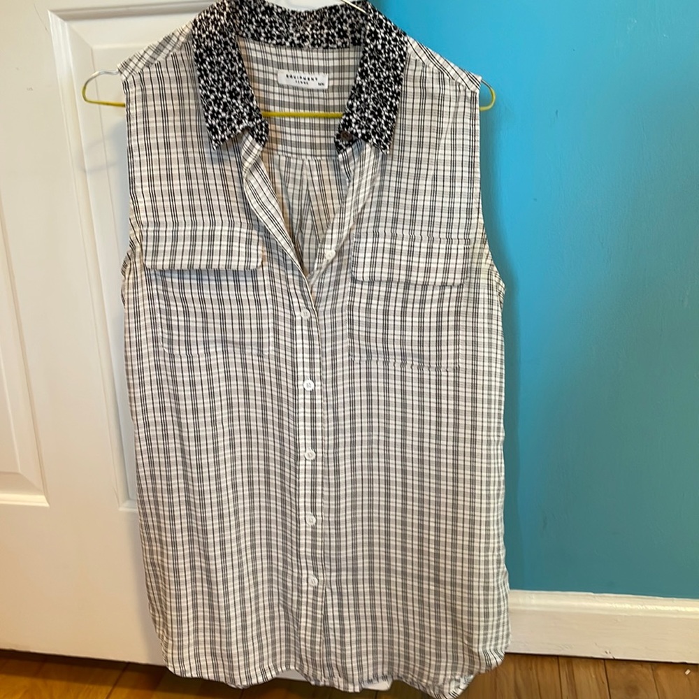 Equipment button down collard tank